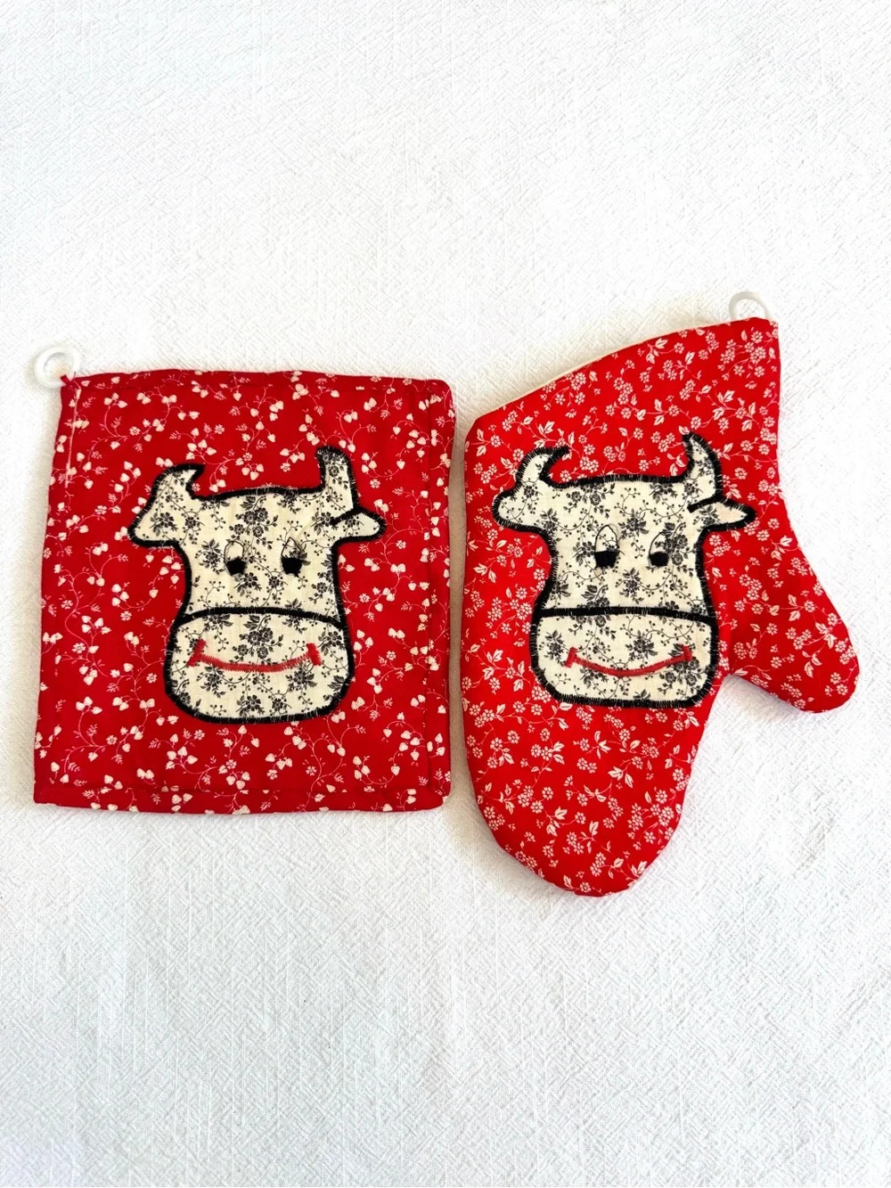 Handmade 2 Piece Vintage-Style Potholder and Oven Mitt. Great Condition!